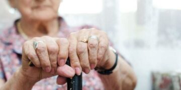 Por 25 años, una mujer se hizo pasar por su tía muerta para reclamar su pensión