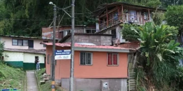 Respaldan plan de reubicación para familias afectadas por riesgo de deslizamiento