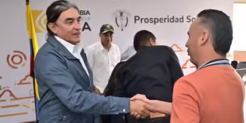 Gobierno anuncia que subsidio de ‘Colombia Mayor’ aumentó a $225.000: ¿Cuándo lo pagan?