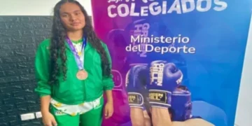 Ajedrez quindiano en alto al traer medalla de los intercolegiados