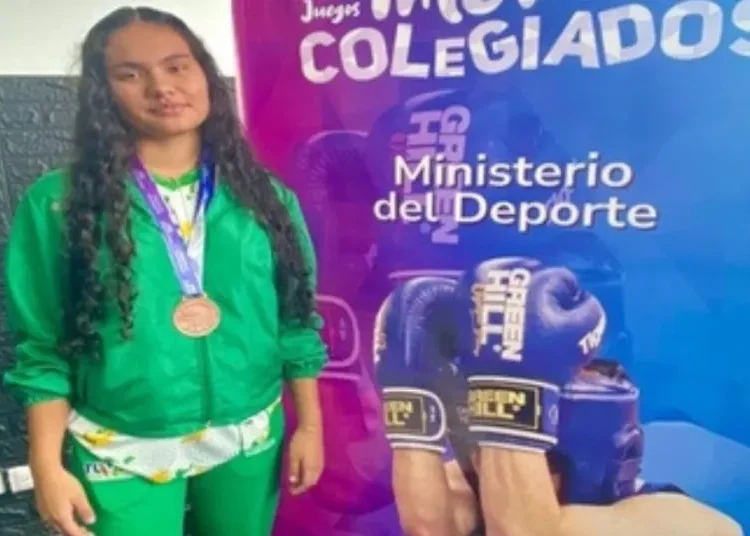 Ajedrez quindiano en alto al traer medalla de los intercolegiados