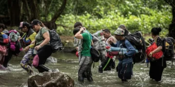 Panamá cierra paso con Colombia por el Darién