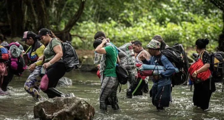 Panamá cierra paso con Colombia por el Darién