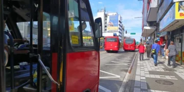 ¡Cuidado! Modalidad de hurto en Armenia: sujetos tiran pastillas en las escaleras de los buses