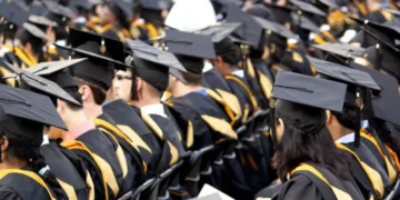Si está apunto de graduarse de la universidad, sus derechos de grado podrían ser gratuitos