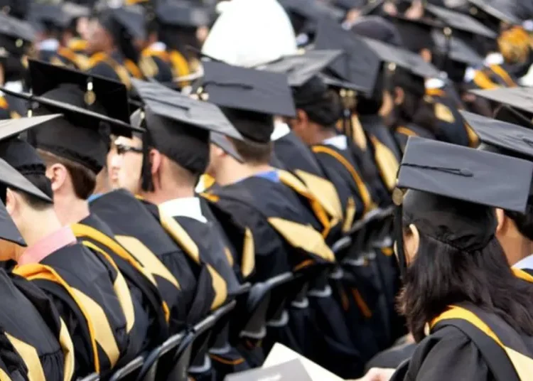 Si está apunto de graduarse de la universidad, sus derechos de grado podrían ser gratuitos