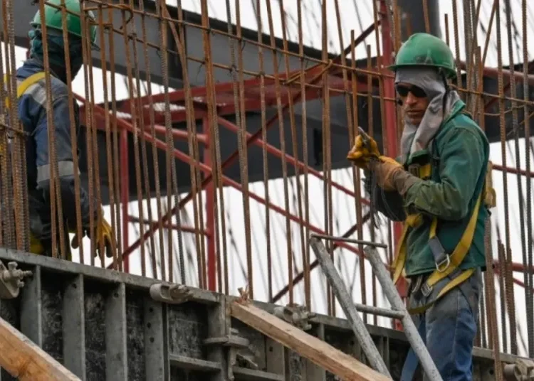 Inició la reducción de una hora más de la jornada laboral en Colombia