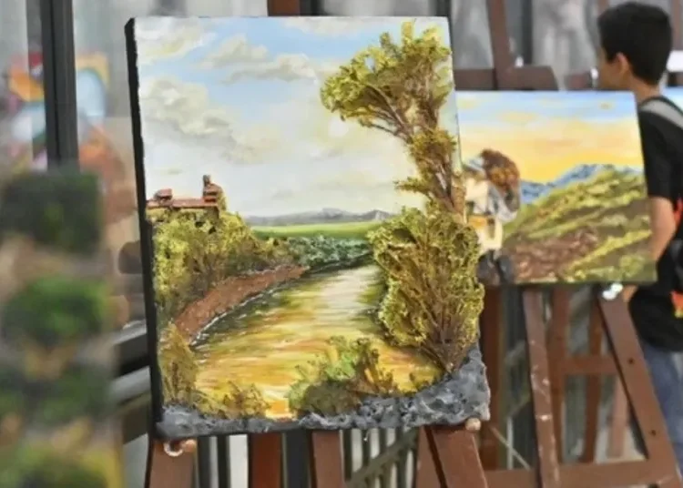 Descubre ‘Trazos de Mujeres’: muestra de arte en el salón Antonio Valencia