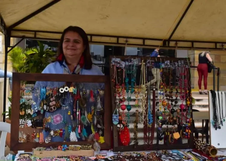 Oportunidad para emprendedoras: en inscripciones abiertas para la Feria Mujeres TIC 2024