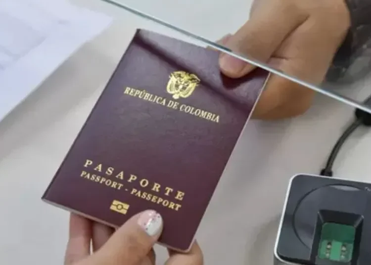 Pasaporte colombiano bajará de precio desde octubre
