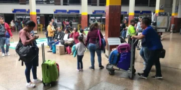 Desde hoy es obligatorio un permiso para que los niños viajen solos en transporte terrestre