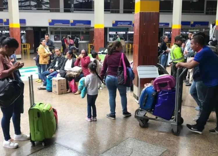 Desde hoy es obligatorio un permiso para que los niños viajen solos en transporte terrestre