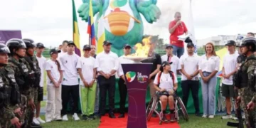 Armenia se ilumina con la llegada del Fuego Deportivo de los I Juegos Nacionales Juveniles