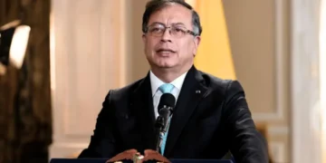 Petro responde al Reino Unido: Colombia también pedirá visa a ciudadanos británicos
