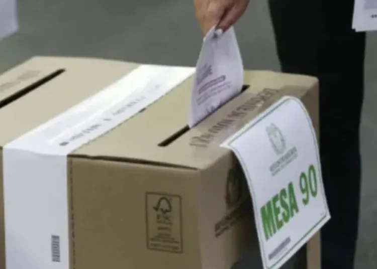 Estudio revela que la consulta presidencial de la derecha genera mayor interés entre los votantes colombianos