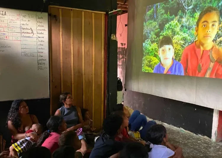 Pedaleando Cine continúa llevando magia cinematográfica a los niños del Quindío
