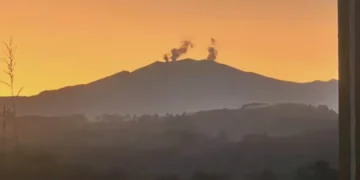 Alerta amarilla en volcán Puracé: registró aumento en la actividad sísmica y caída de cenizas