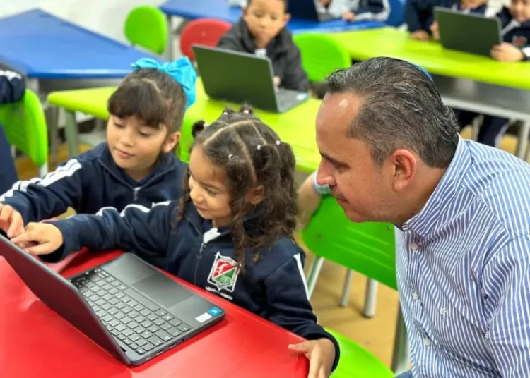 Entregan espacios STEAM en Salento