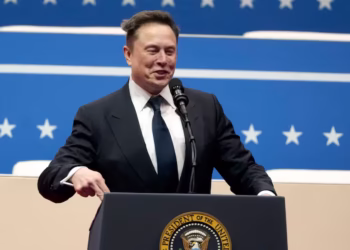 Elon Musk dice que el ciberataque a X se inició en Ucrania, pero los expertos lo desmienten