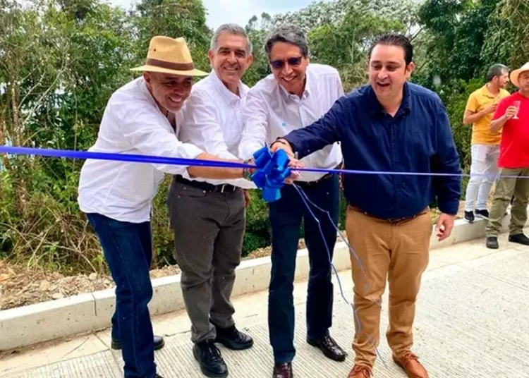 Con obras por Impuestos recuperaron vía Salento – Toche, para la evacuación del volcán Machín