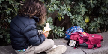 El mal uso de la tecnología está presente en el 77% de los casos de violencia de género entre niños y adolescentes