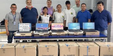Estudiantes de Armenia tendrán acceso a 352 computadores para su aprendizaje