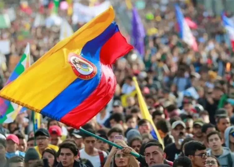 Centrales obreras anuncian paro nacional de 48 horas tras hundimiento de la consulta popular