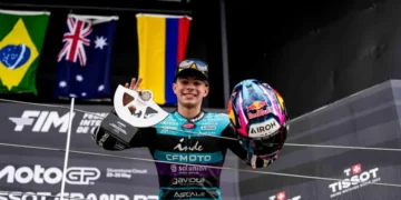 David Alonso logra su primer podio en Moto2 y hace historia para Colombia en Silverstone