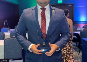 🏅 Indeportes Quindío brilló en los XII Premios HEVS al recibir el reconocimiento a Mejor Gestión Administrativa.